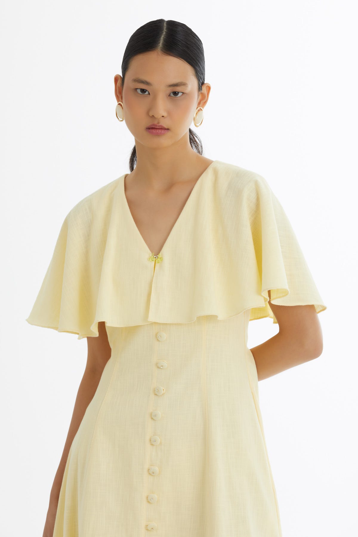 Pelerin Detaylı İşlemeli Sarı Elbise