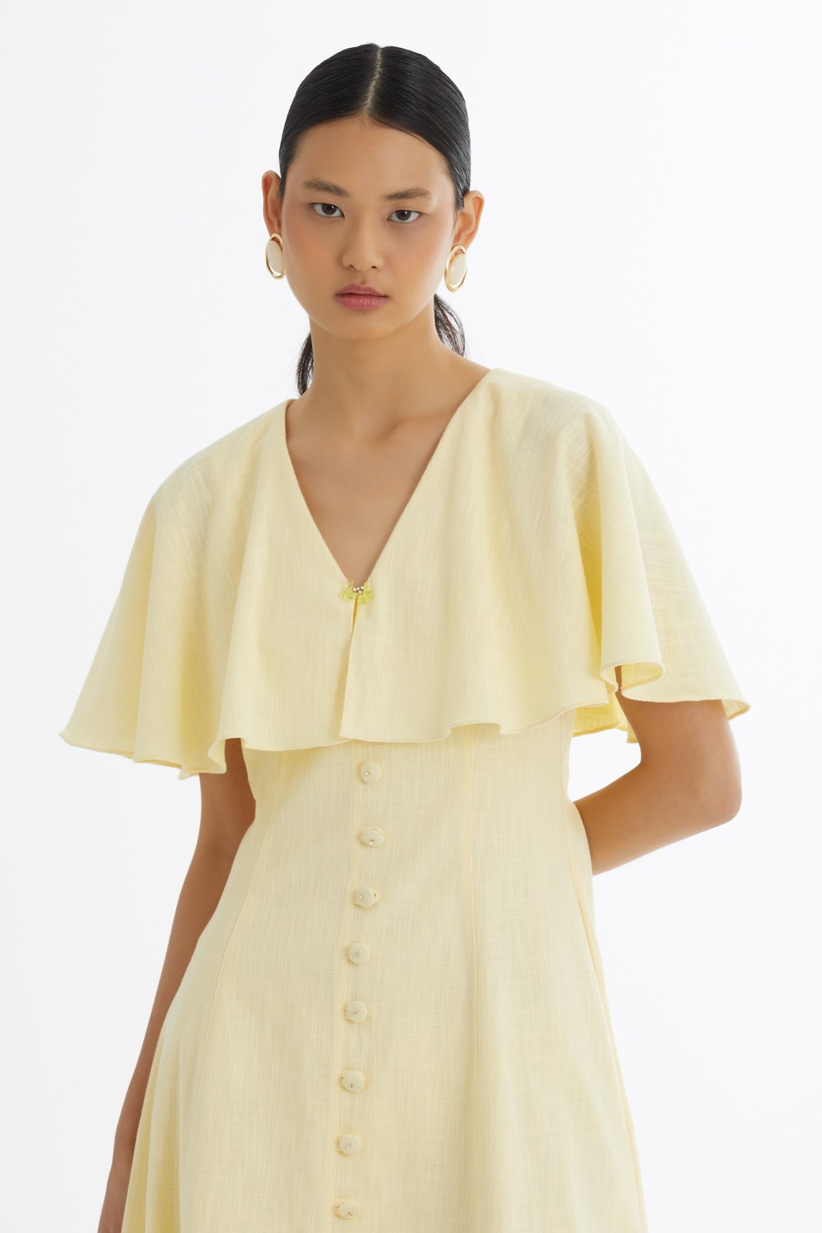 Pelerin Detaylı İşlemeli Sarı Elbise