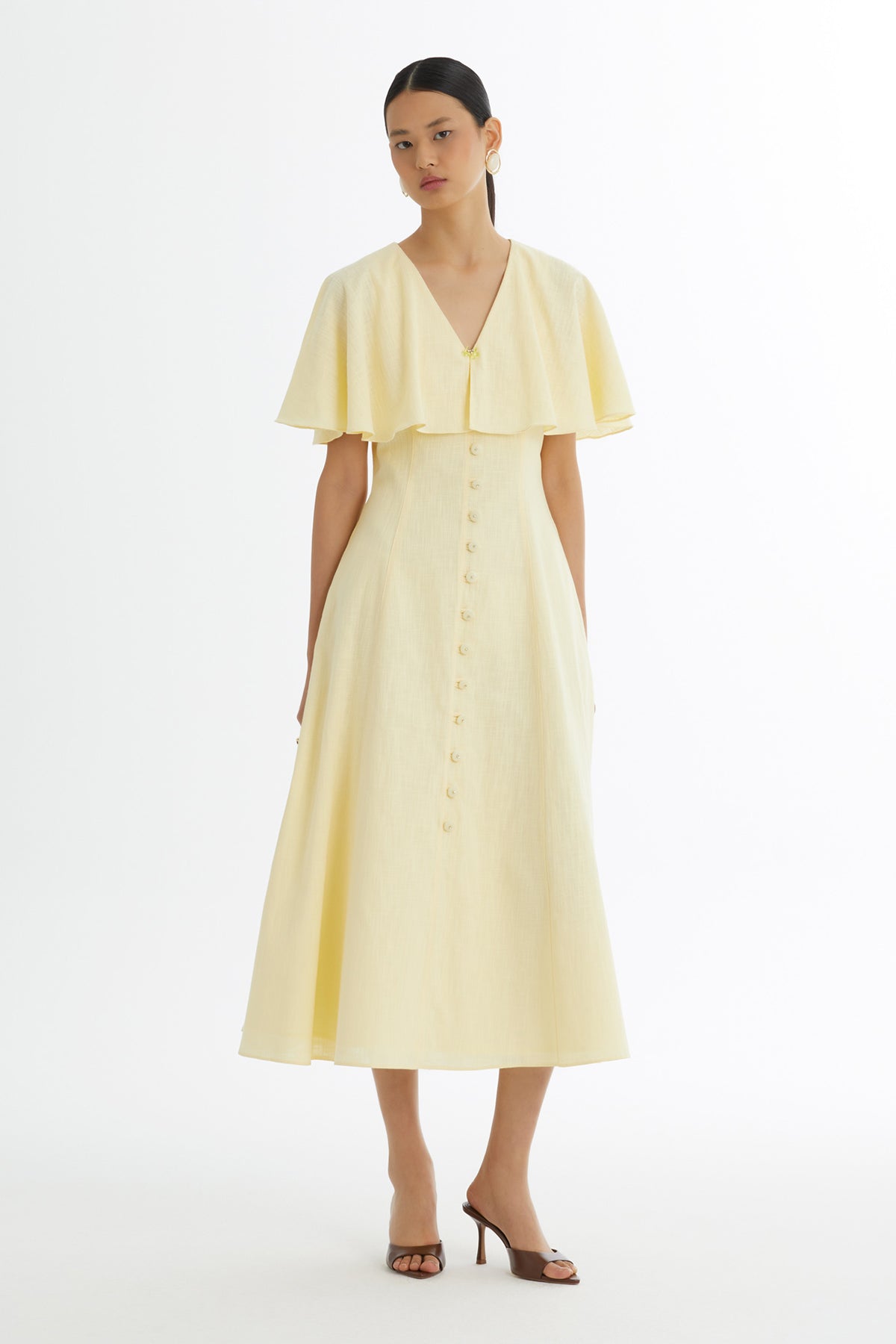 Pelerin Detaylı İşlemeli Sarı Elbise