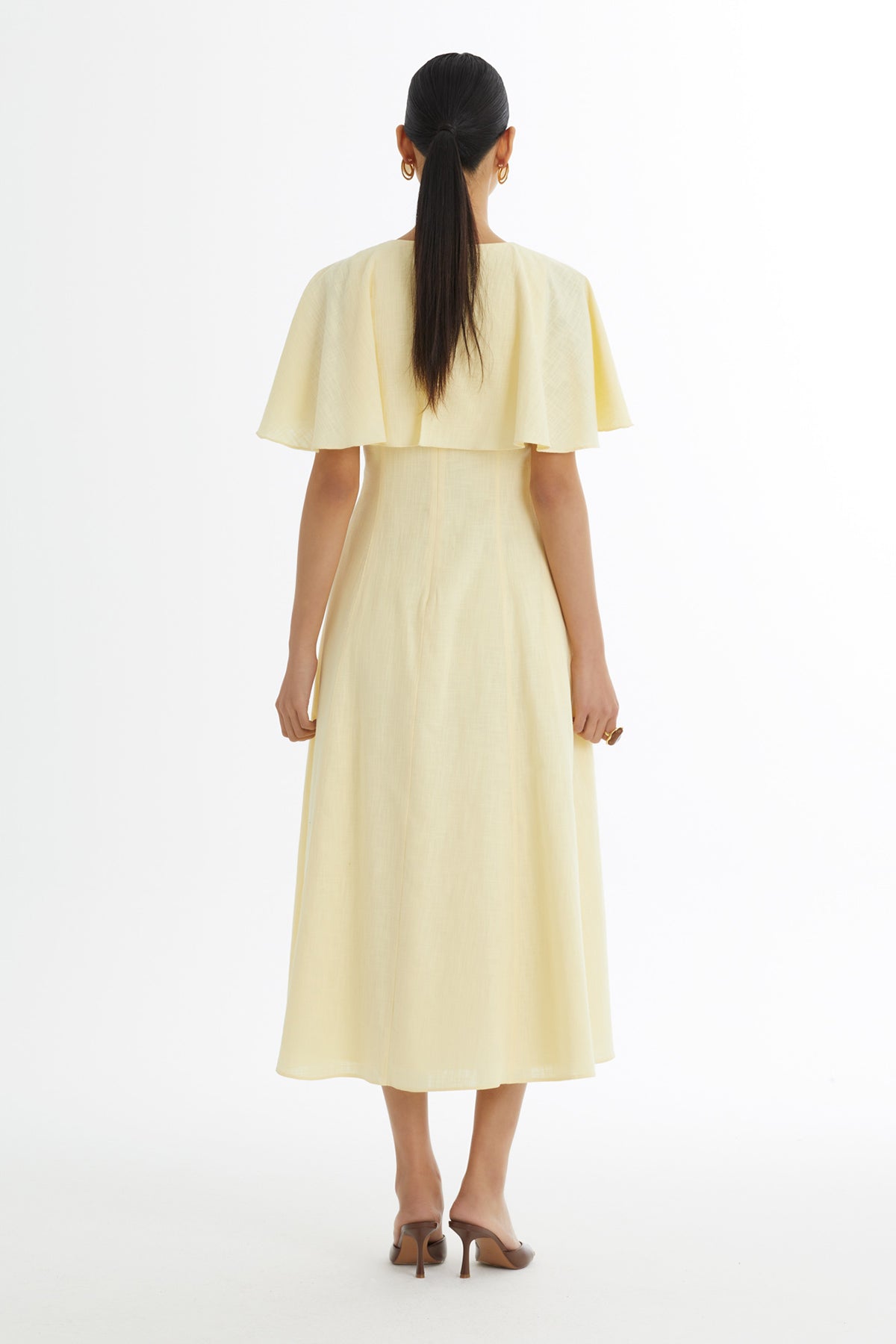 Pelerin Detaylı İşlemeli Sarı Elbise