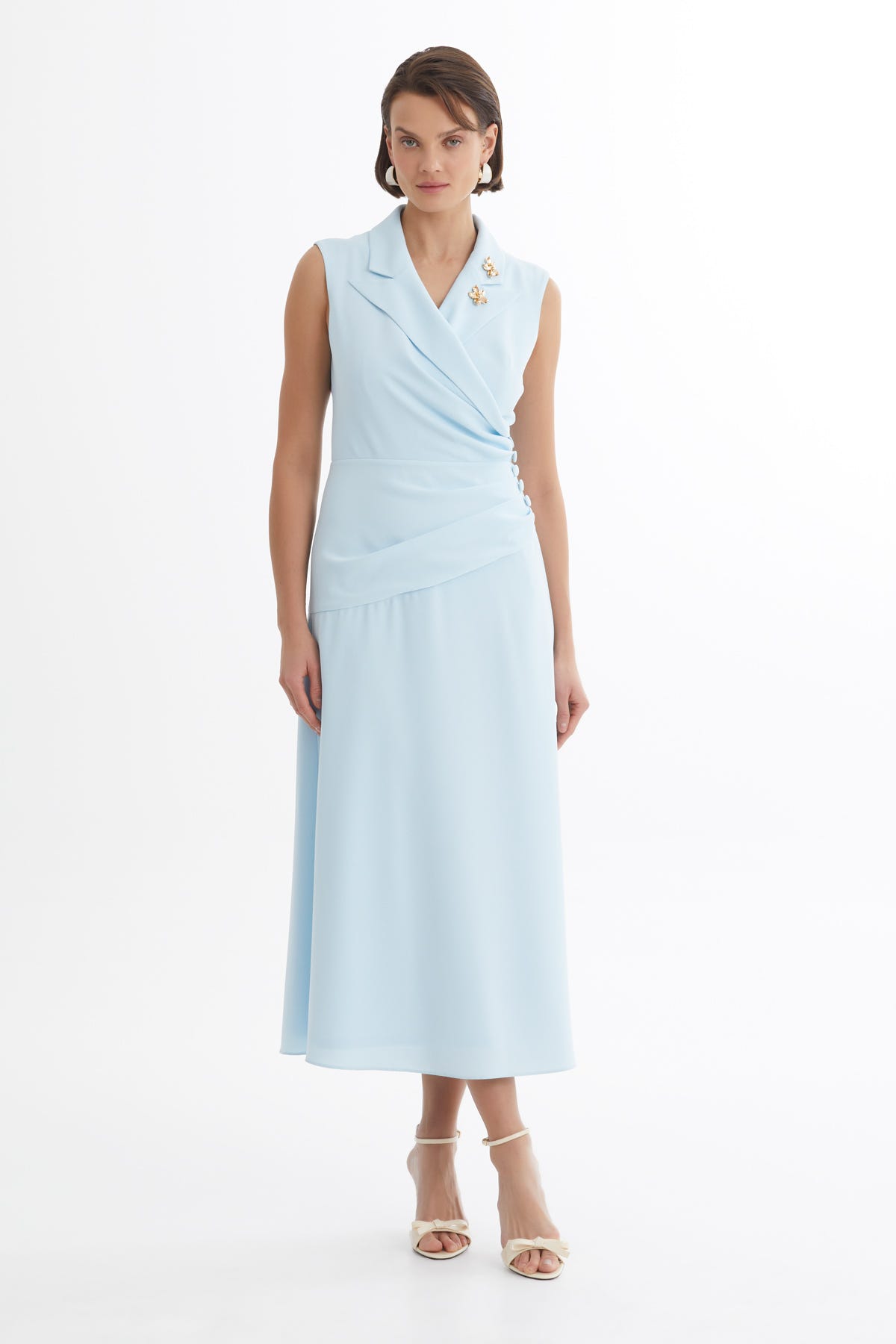 Belden Pileli Broş Detaylı Midi Mavi Elbise