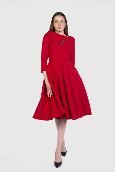 Gizia Embroidered Button Detailed Midi Red Dress. 3